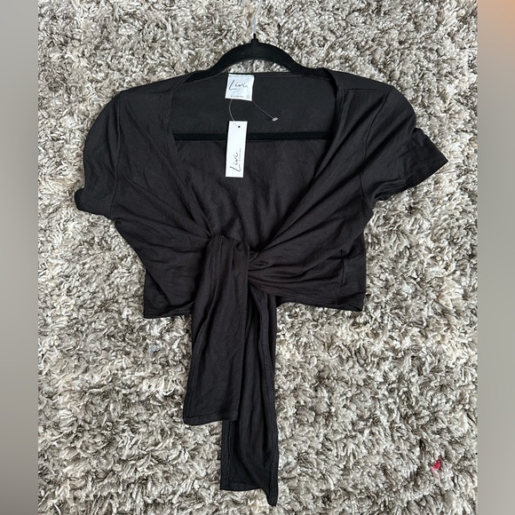 Livi: Olivia Rae NWT Black Tie Front Crop - Picture 1 of 4